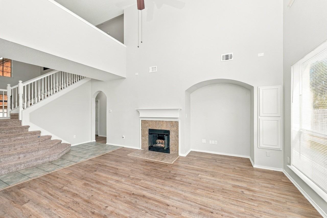 736 Mulberry Ln - Photo 4 of 17