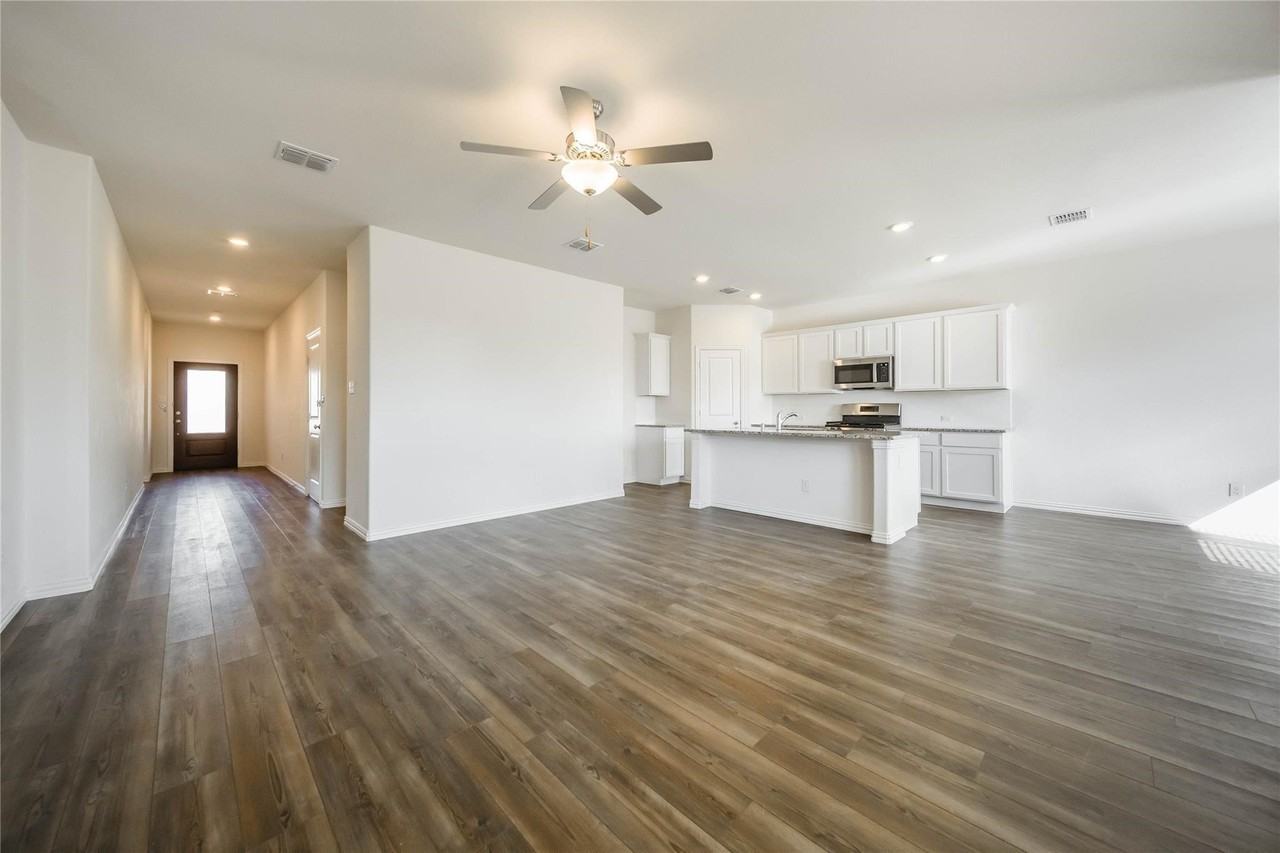 432 Holt Ln - Photo 3 of 34