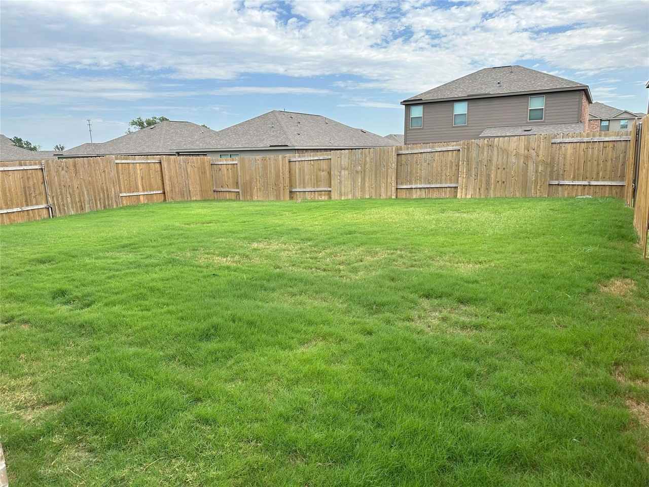 236 Elam Dr - Photo 2 of 28