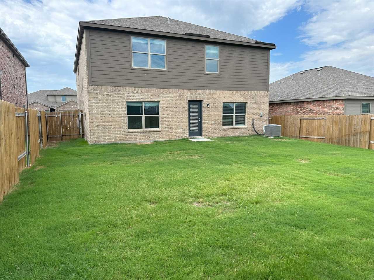 236 Elam Dr - Photo 3 of 28