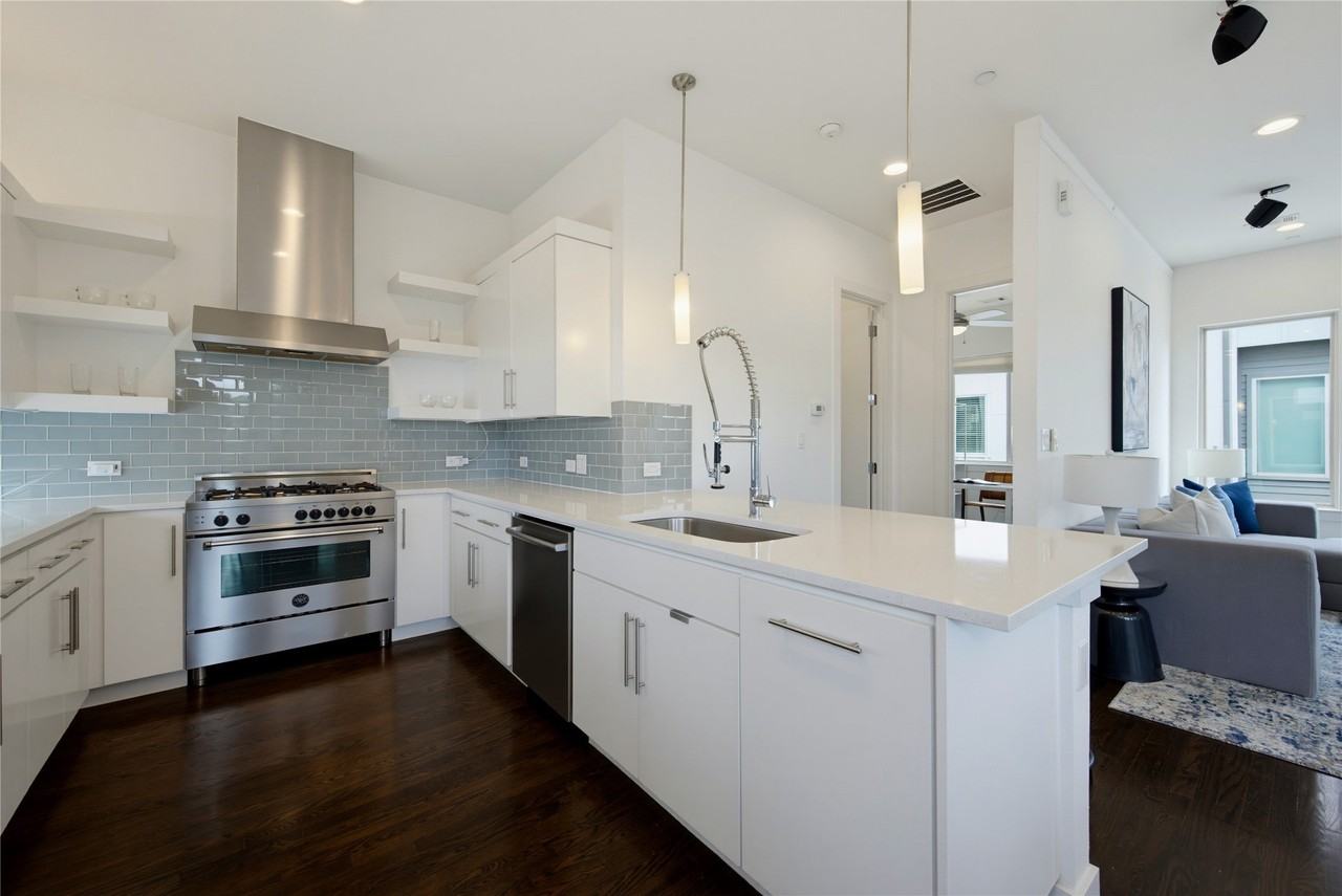 1915 Summit Ave #1 - Photo 5 of 23