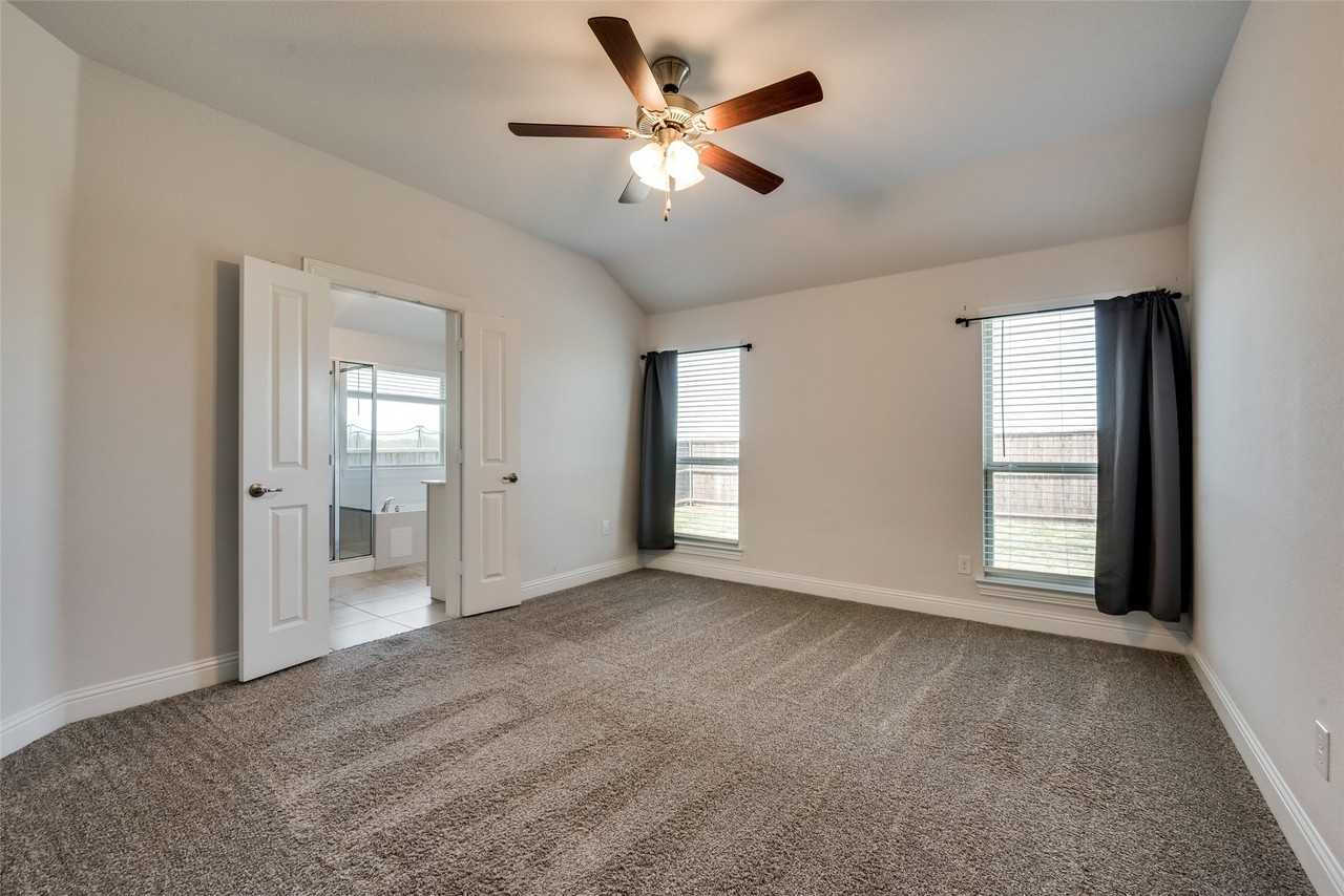 1211 Freestone Dr - Photo 3 of 19
