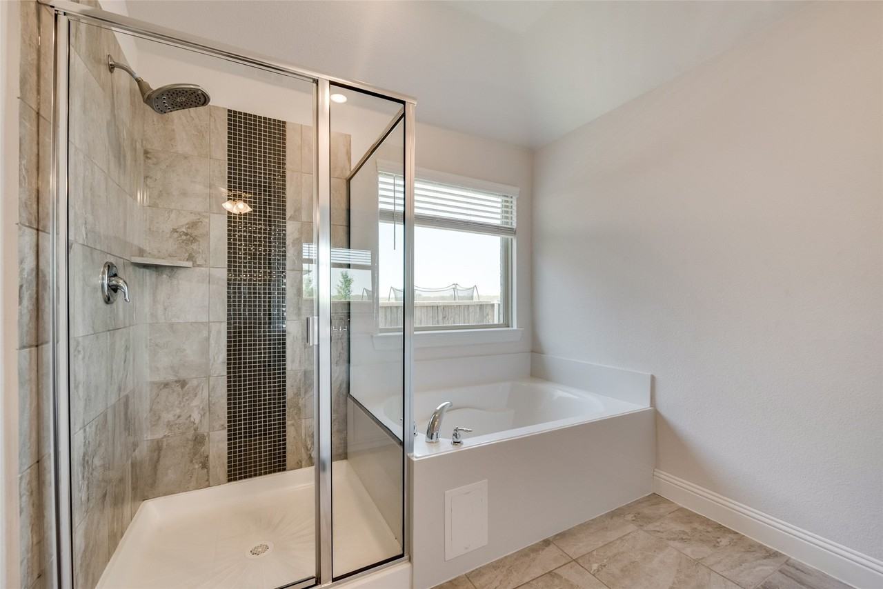 1211 Freestone Dr - Photo 5 of 19