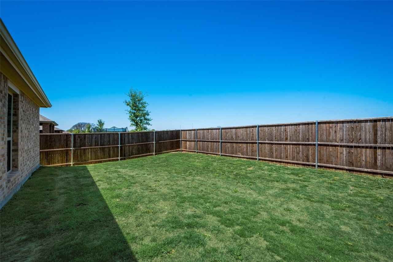 1211 Freestone Dr - Photo 6 of 19