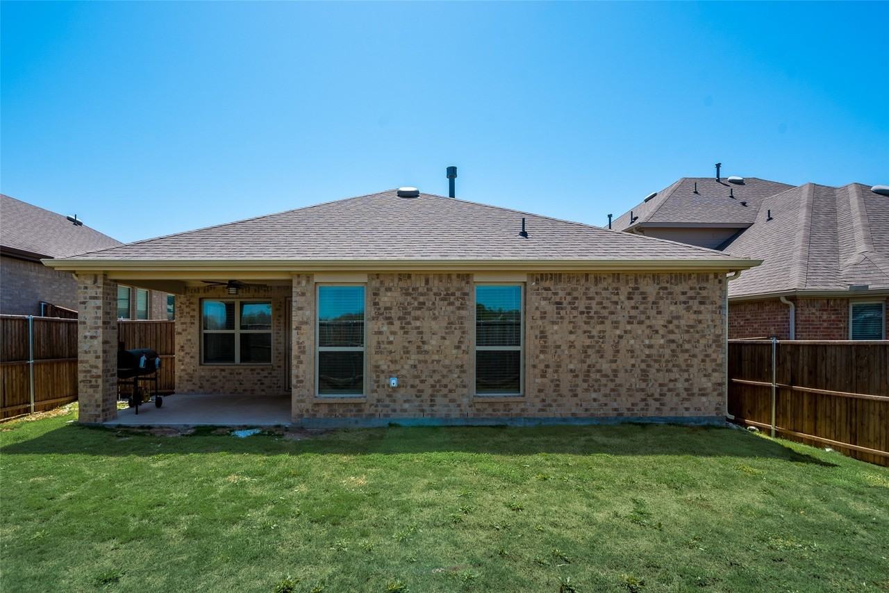 1211 Freestone Dr - Photo 7 of 19