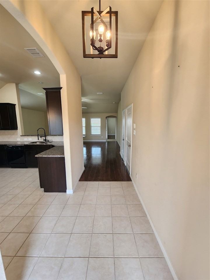 500 Paddle Dr - Photo 3 of 40
