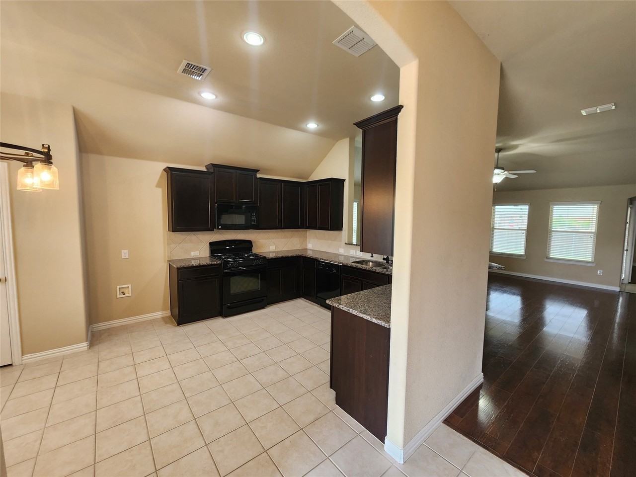 500 Paddle Dr - Photo 4 of 40