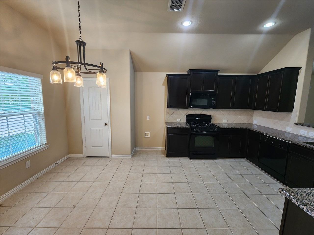 500 Paddle Dr - Photo 5 of 40