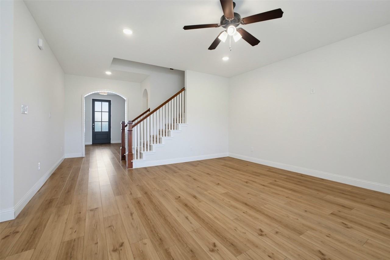 2405 Donella Dr - Photo 3 of 14