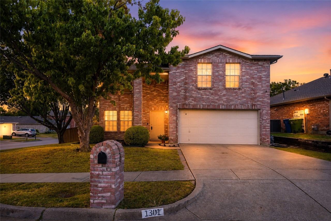 1301 Mill Xing - Photo 2 of 37