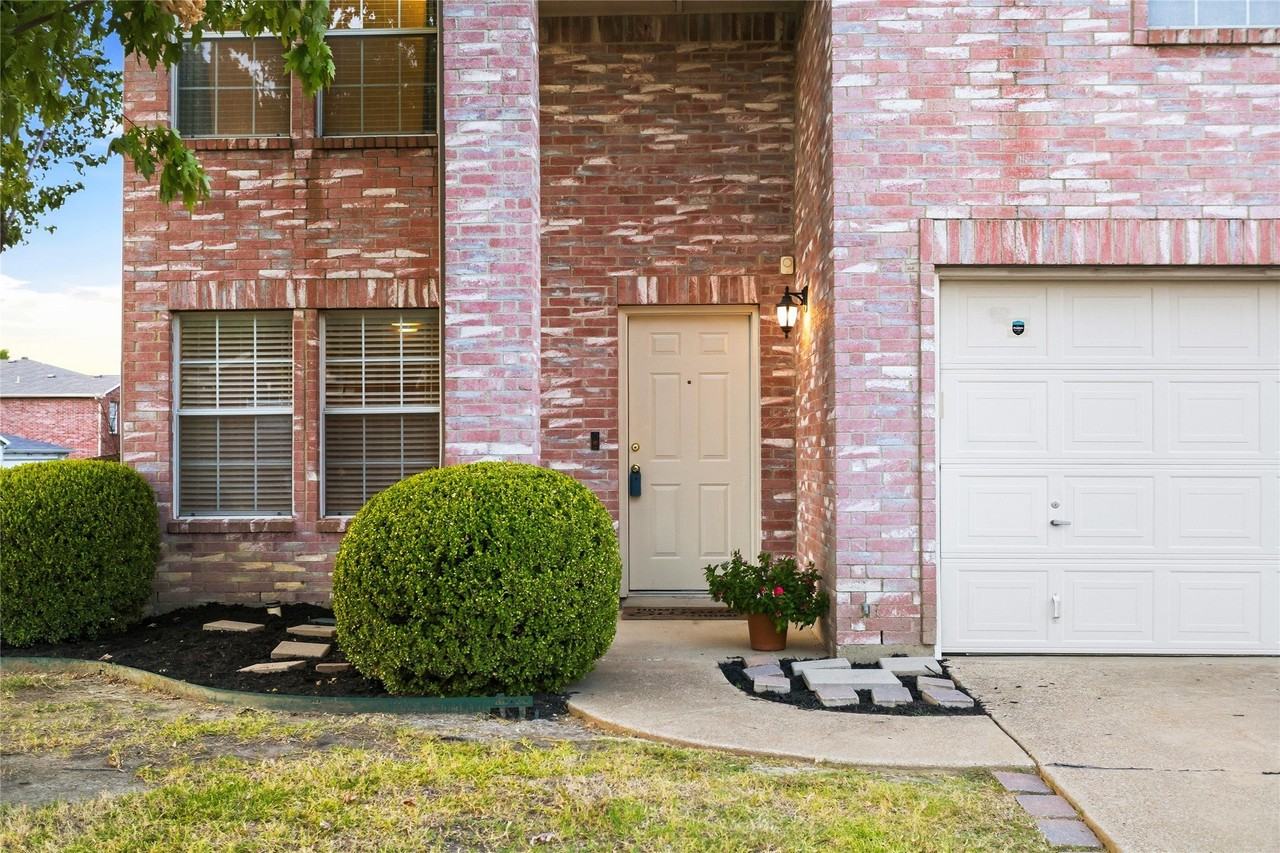 1301 Mill Xing - Photo 6 of 37