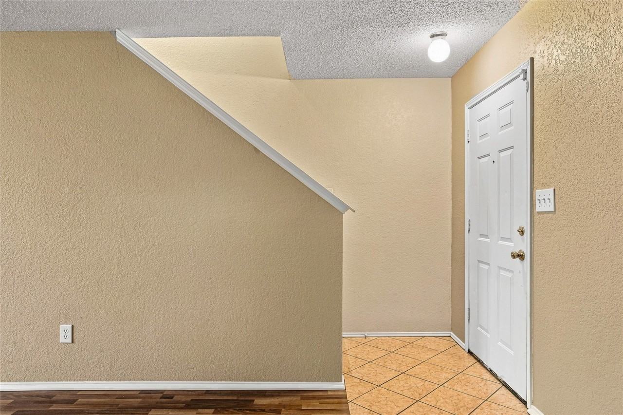 1301 Mill Xing - Photo 7 of 37