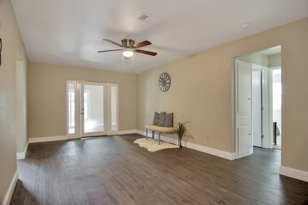 6904 Yorkston St - Photo 2 of 40