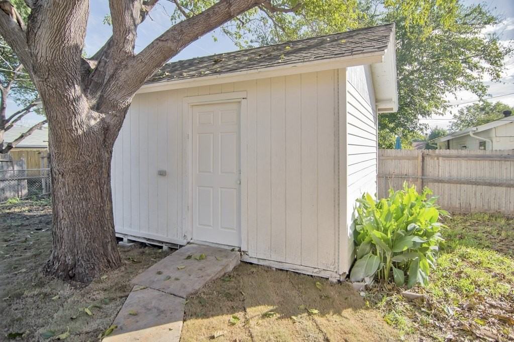6904 Yorkston St - Photo 4 of 40
