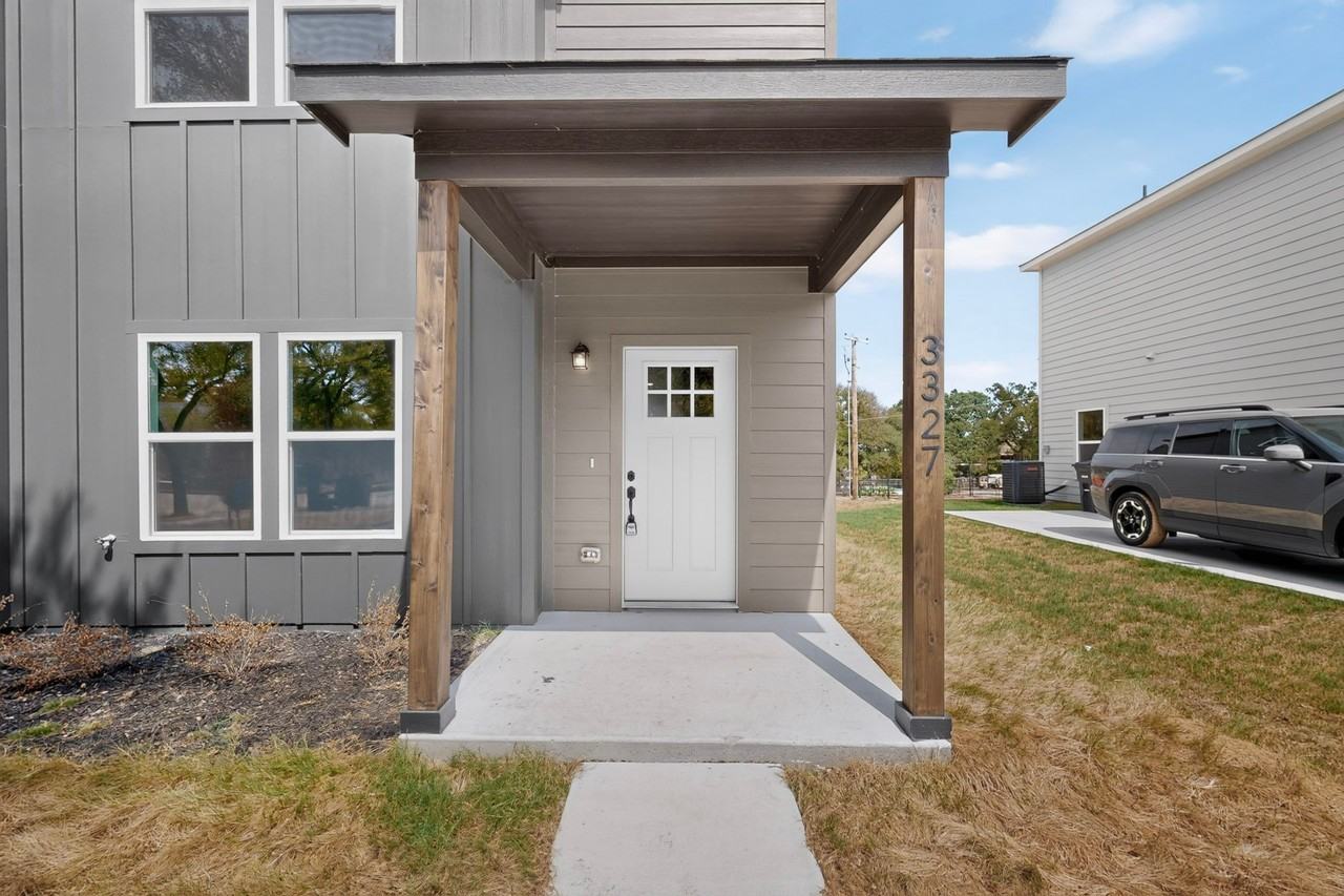 3327 Eastland St - Photo 2 of 30