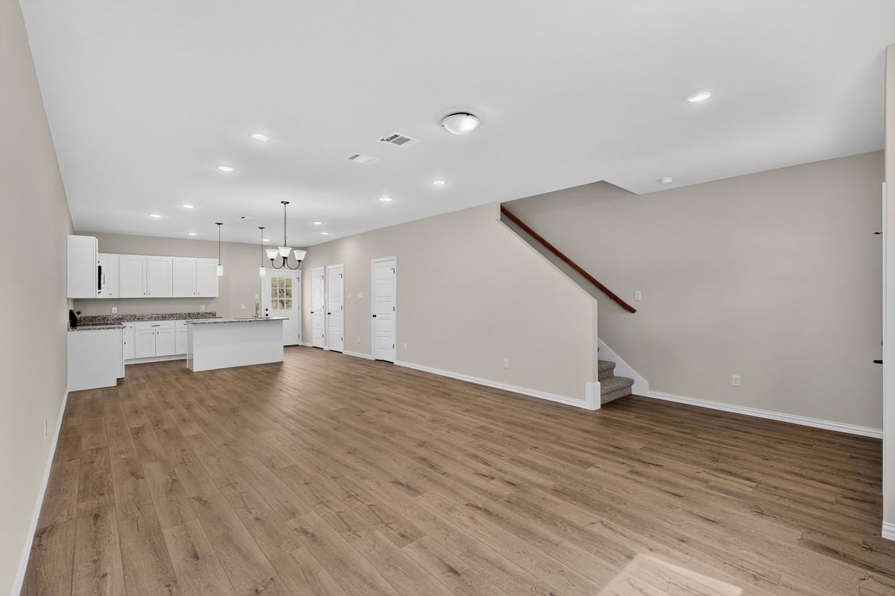 3327 Eastland St - Photo 6 of 30