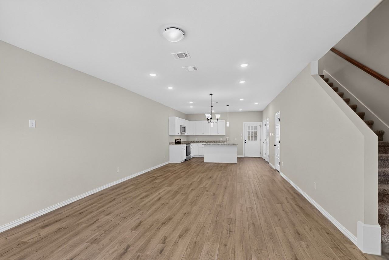 3327 Eastland St - Photo 7 of 30