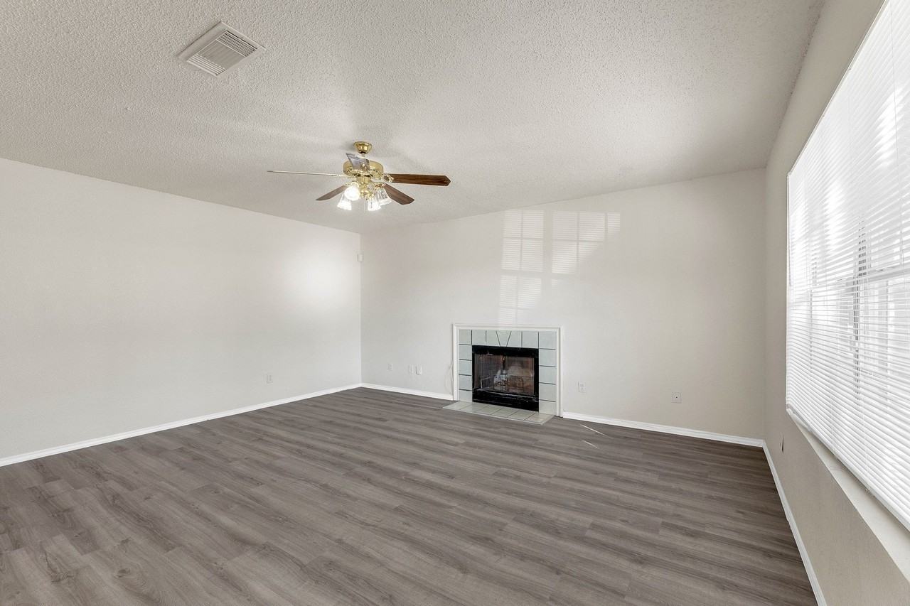 919 Sumac Dr - Photo 2 of 20