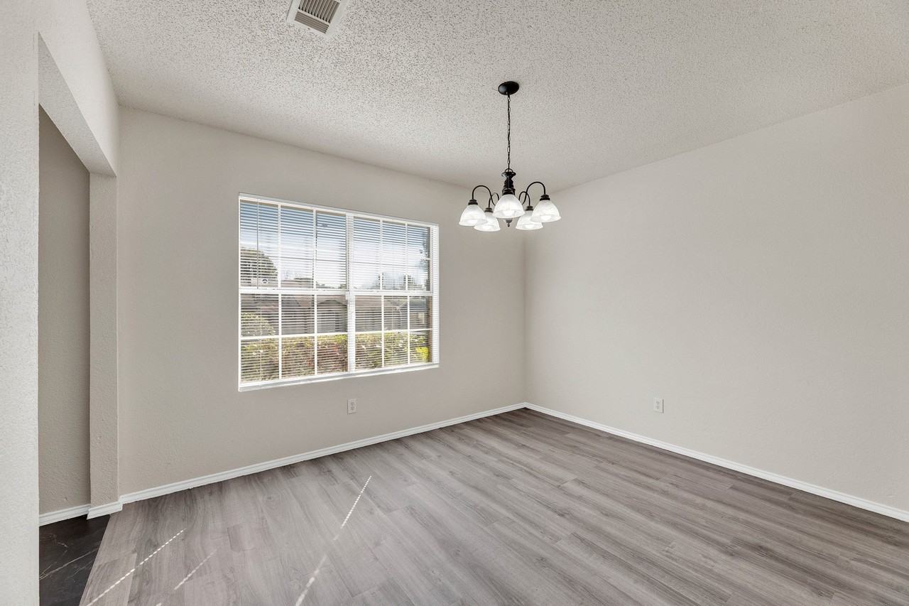919 Sumac Dr - Photo 4 of 20