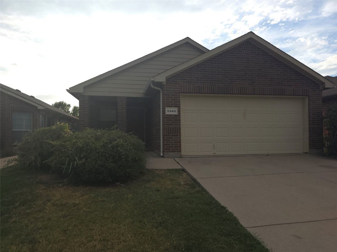 5945 Missy Ln - Photo 3 of 30