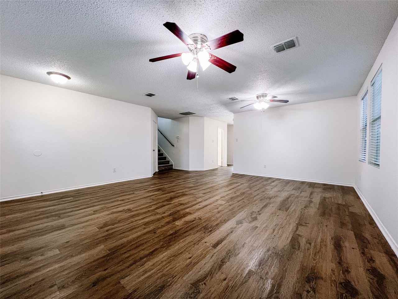 1329 Scenic Hills Dr - Photo 2 of 26