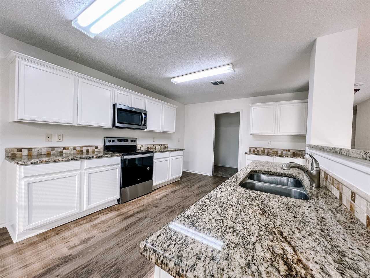 1329 Scenic Hills Dr - Photo 4 of 26