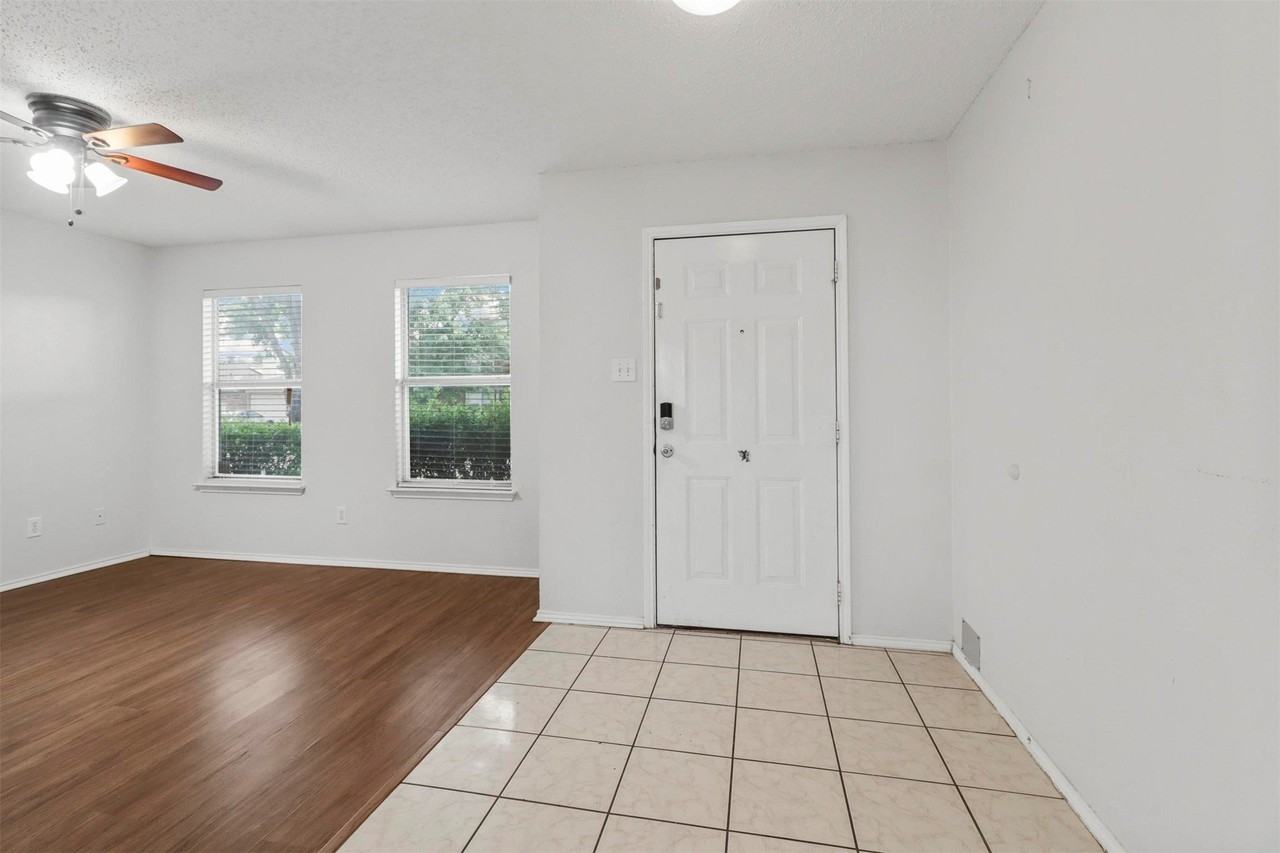 1579 Chivalry Ln - Photo 2 of 17