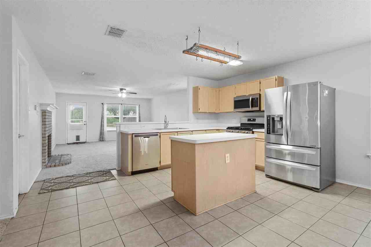 1579 Chivalry Ln - Photo 3 of 17