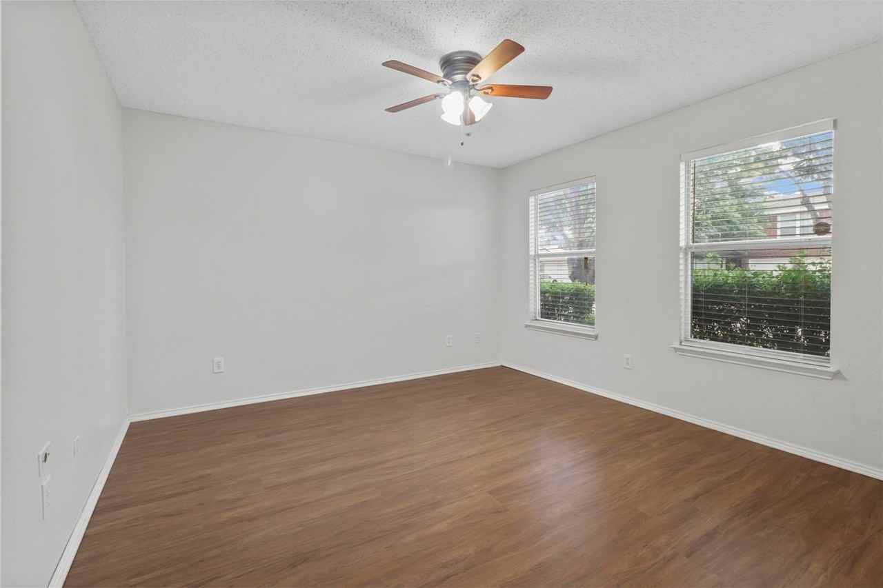 1579 Chivalry Ln - Photo 4 of 17