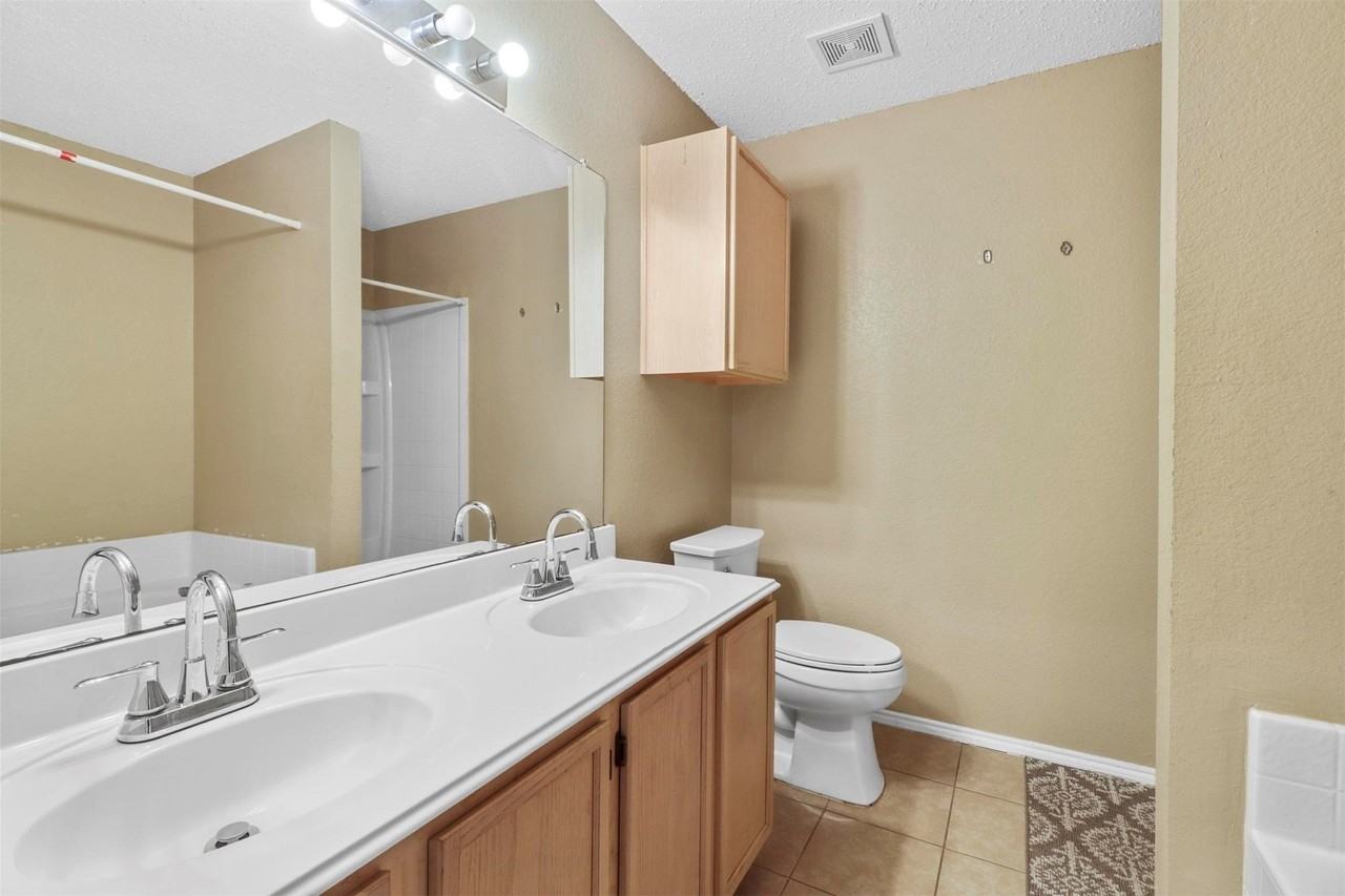 1579 Chivalry Ln - Photo 7 of 17