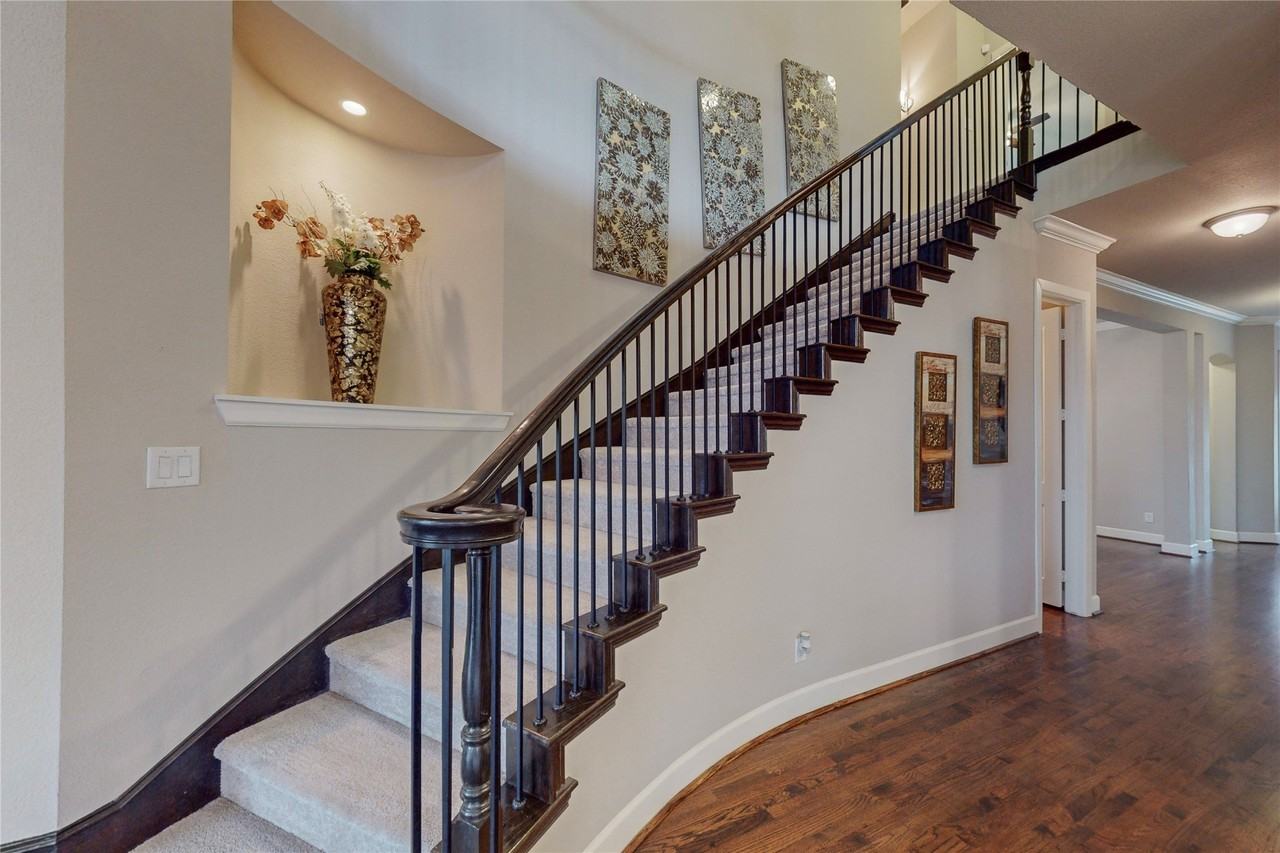 112 Spear Ct - Photo 4 of 37