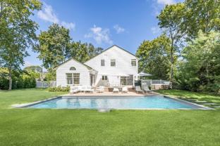 4582 Noyack Rd - Photo 1 of 1