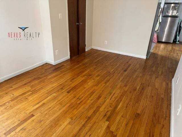 2335 31st St #2R - Photo 4 of 8