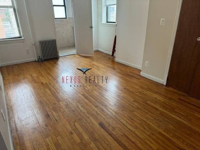 2335 31st St #2R - Photo 5 of 8