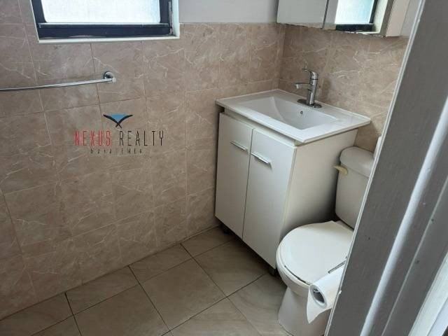 2335 31st St #2R - Photo 7 of 8