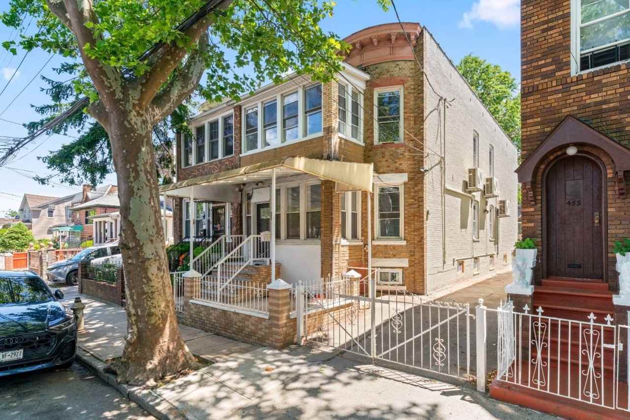 453 E 46th St #2 - Photo 2 of 16