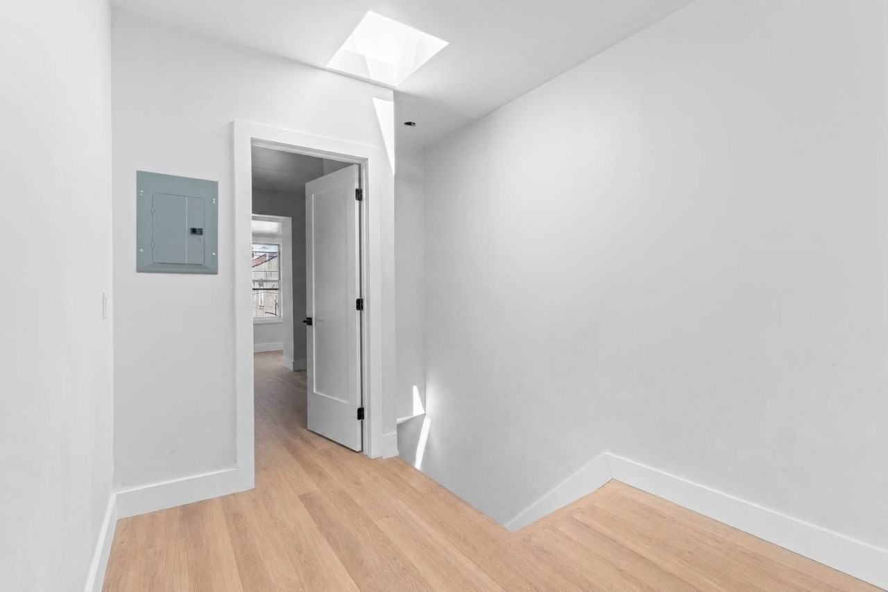 453 E 46th St #2 - Photo 3 of 16