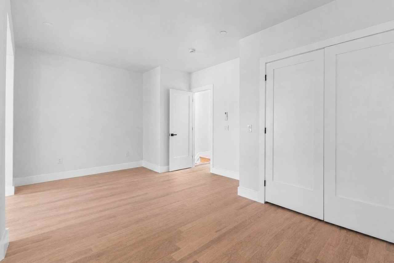 453 E 46th St #2 - Photo 6 of 16
