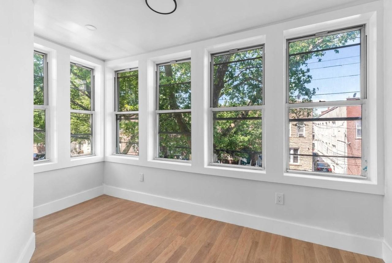 453 E 46th St #2 - Photo 7 of 16