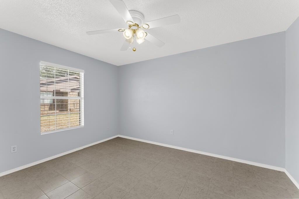 3514 N Vega Ave - Photo 3 of 27