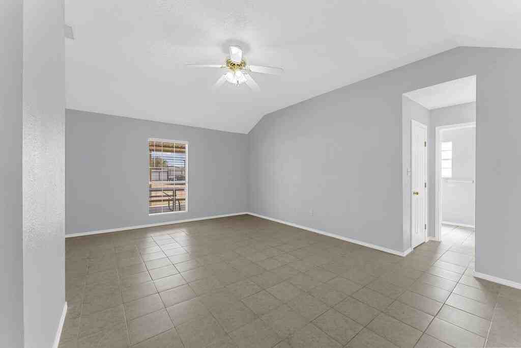 3514 N Vega Ave - Photo 4 of 27