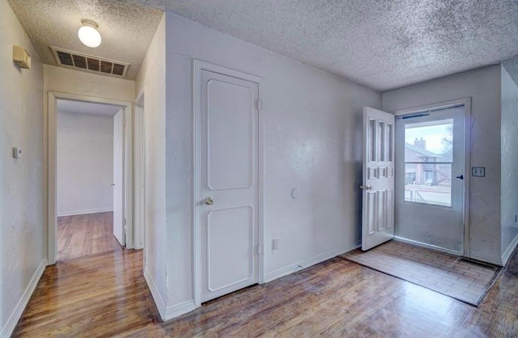 531 N Blackwelder Ave - Photo 2 of 11