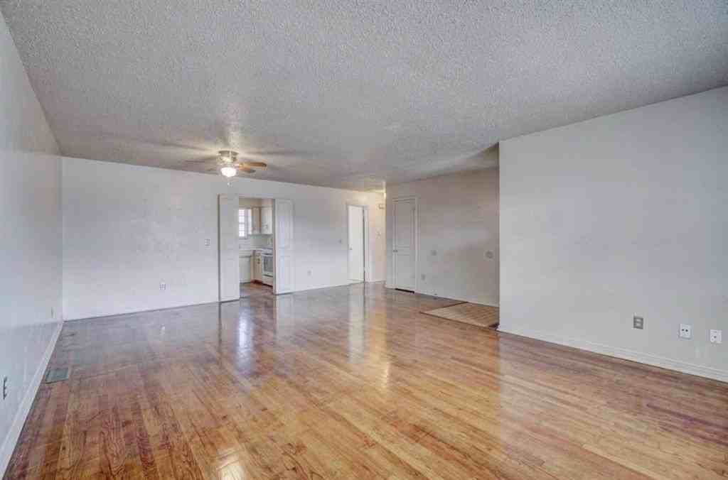 531 N Blackwelder Ave - Photo 3 of 11