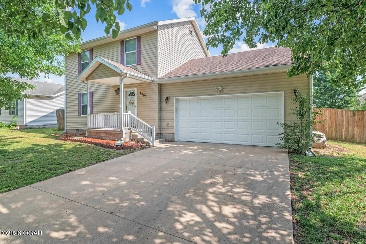 2098 Webbwood Dr - Photo 2 of 18