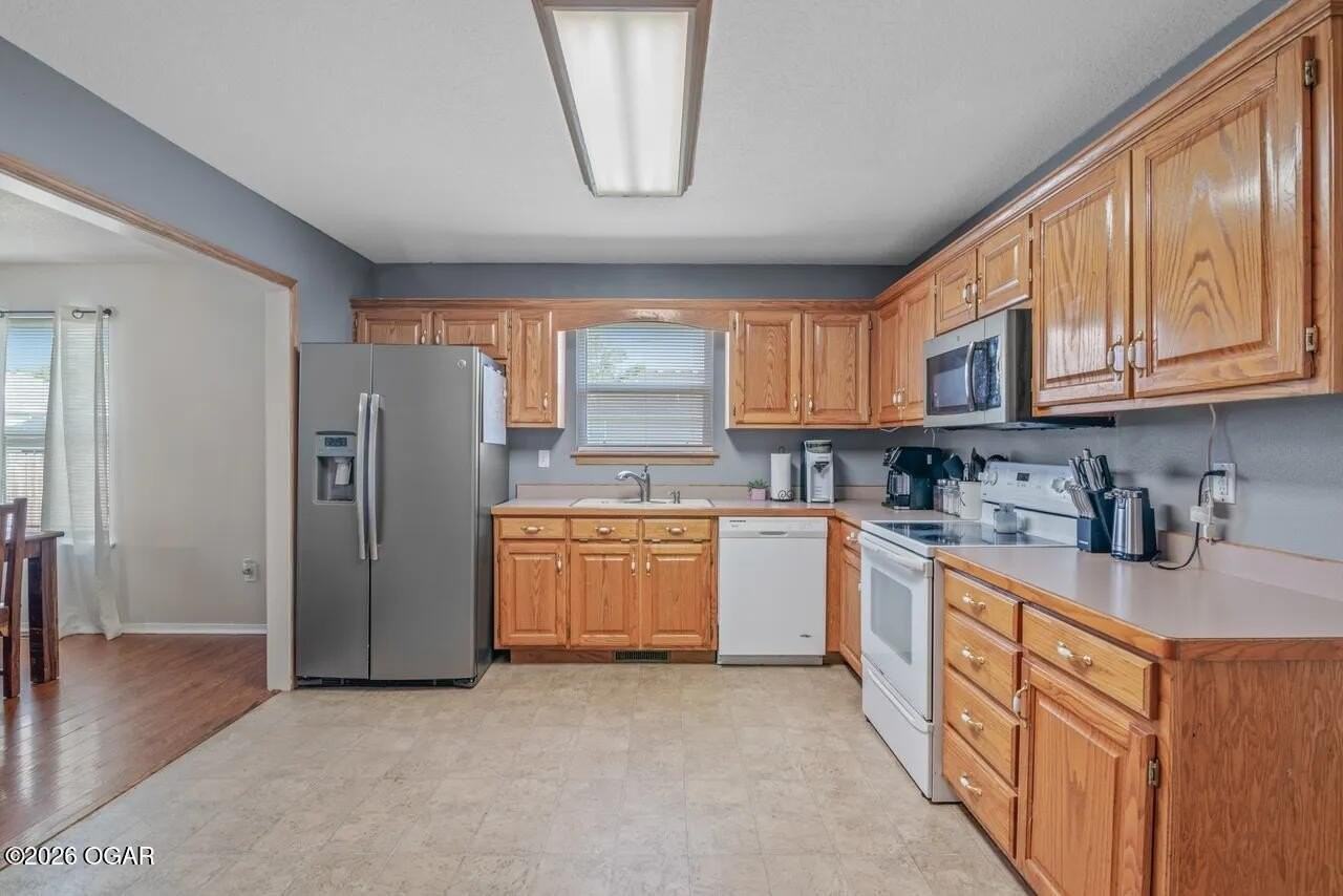 2098 Webbwood Dr - Photo 7 of 18