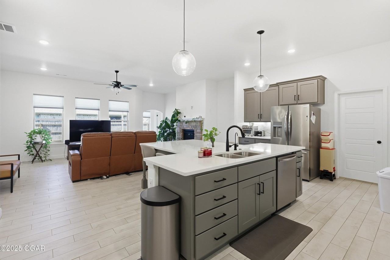 208 Otto Ave - Photo 3 of 22