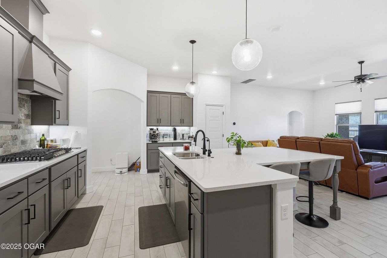 208 Otto Ave - Photo 4 of 22
