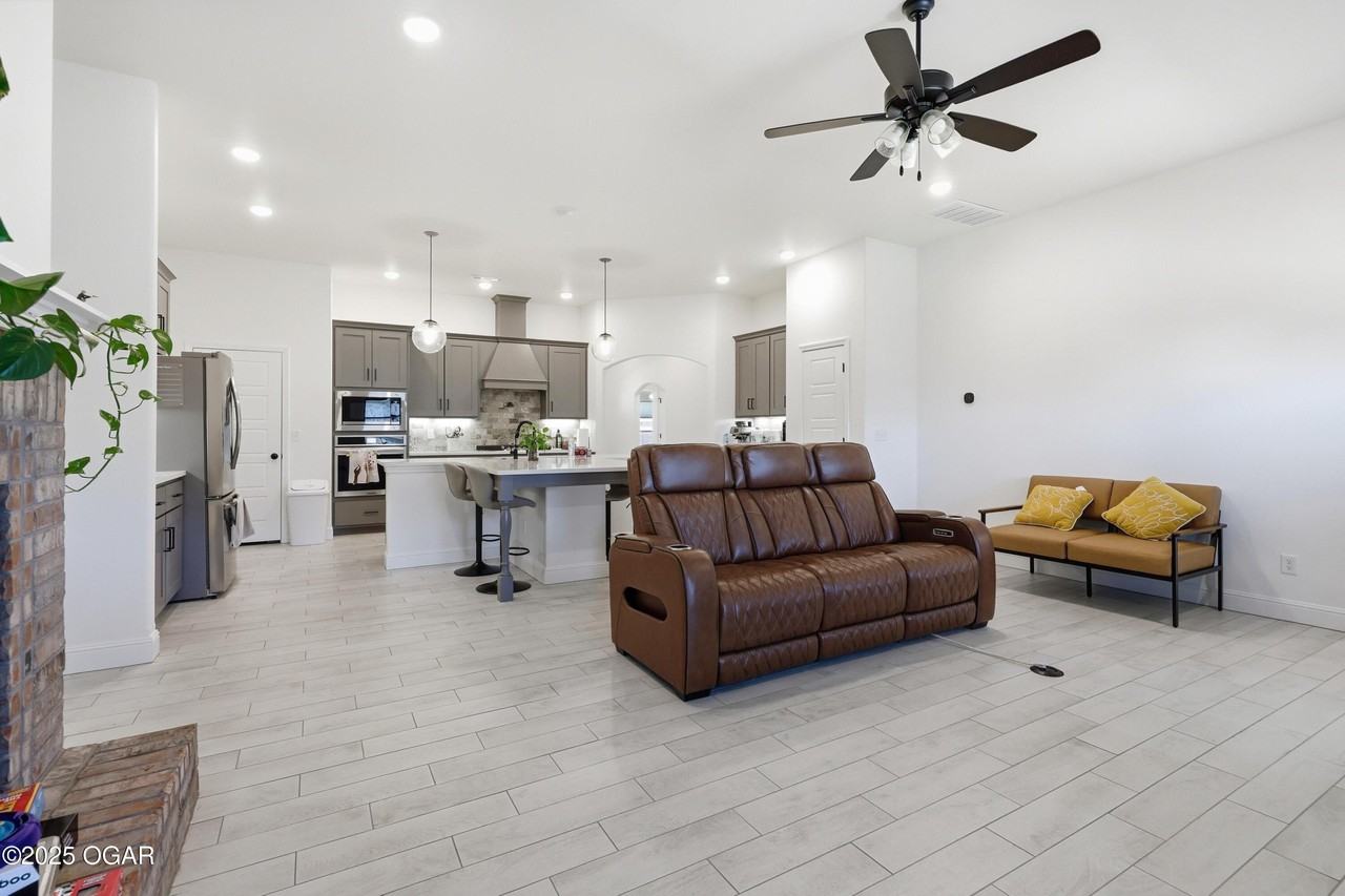 208 Otto Ave - Photo 7 of 22