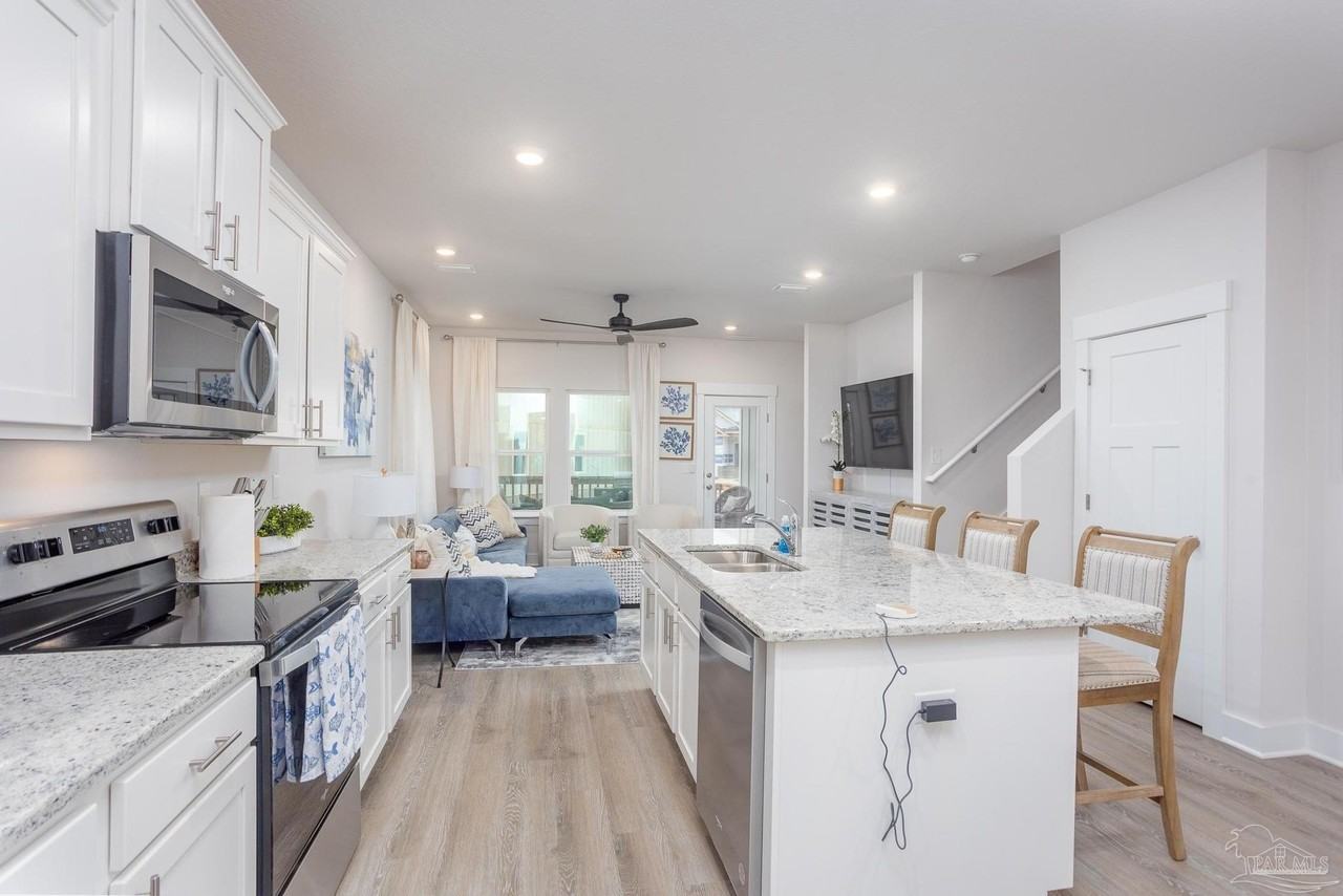 14338 Gardenglen Dr - Photo 4 of 47