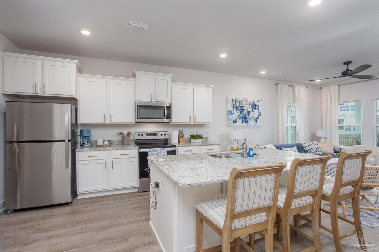 14338 Gardenglen Dr - Photo 5 of 47